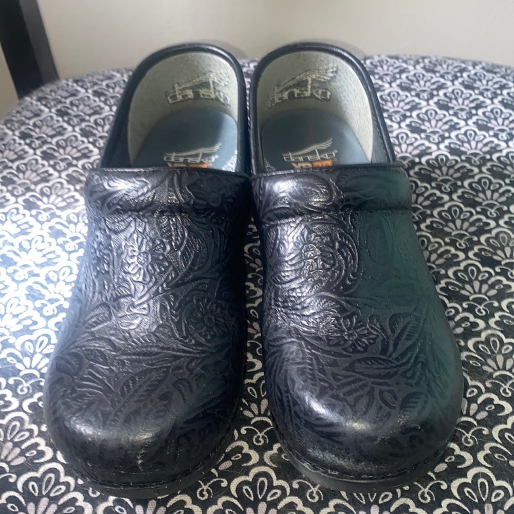 Dansko XP 2.0 black floral tooled